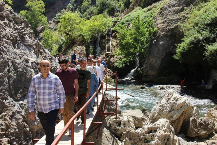 Vali Demirtaş, doğaseverleri Küp Şelaleleri’ne davet etti