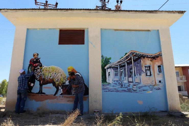 Trafo duvarlarına kentin tarihi ve doğal güzellikleri resmediliyor