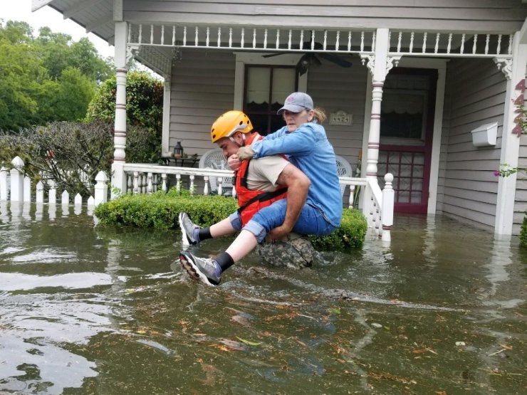 Houston’da yaşanan felakette 9 kişinin hayatını kaybettiği açıklandı