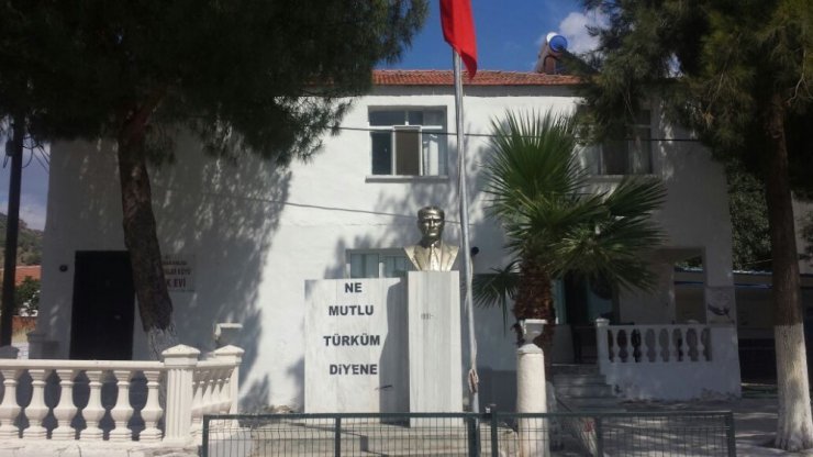 Köylere Atatürk büstü