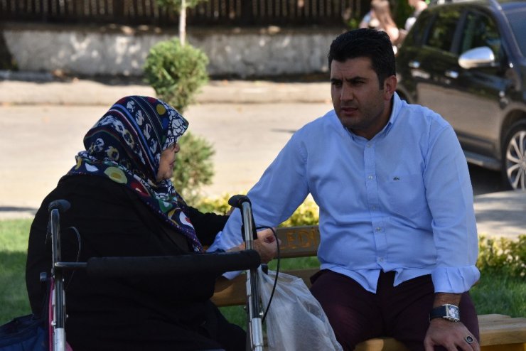 Başkan Uğurlu, bayram tatilinde mahalle mahalle geziyor