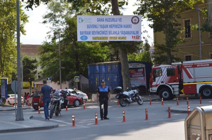 Toplum Destekli Polisten vatandaşlara pankartlı uyarı