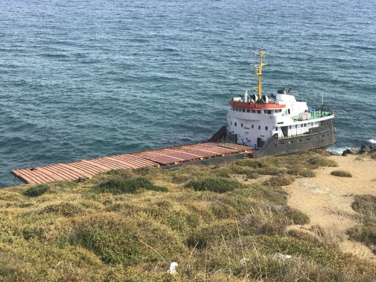 Sarıyer’de bölünen geminin arka kısmındaki yakıt deposu boşaltılamadı