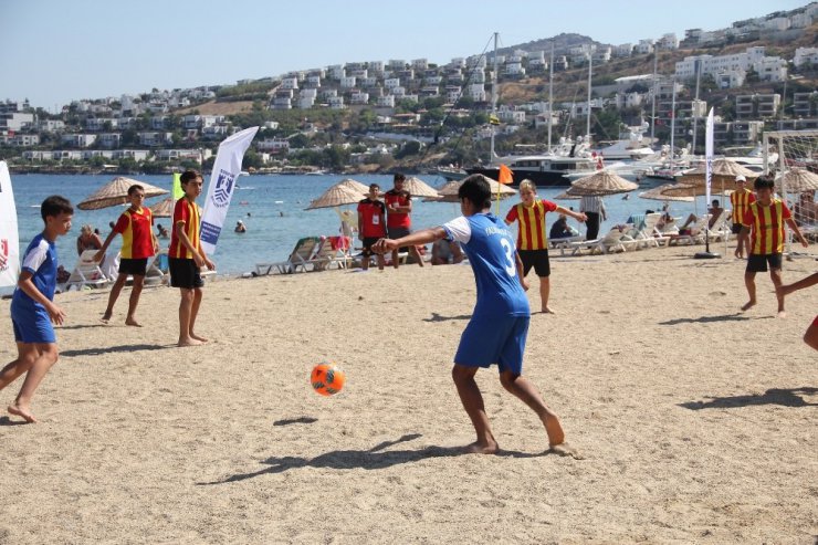 Bodrum’da plaj futbolu şenliği