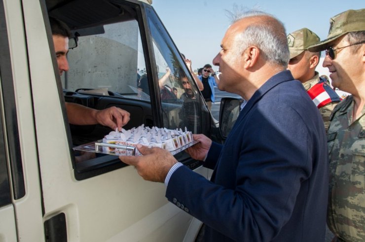 Vali Zorluoğlu’dan, sürücülere bayram lokumu