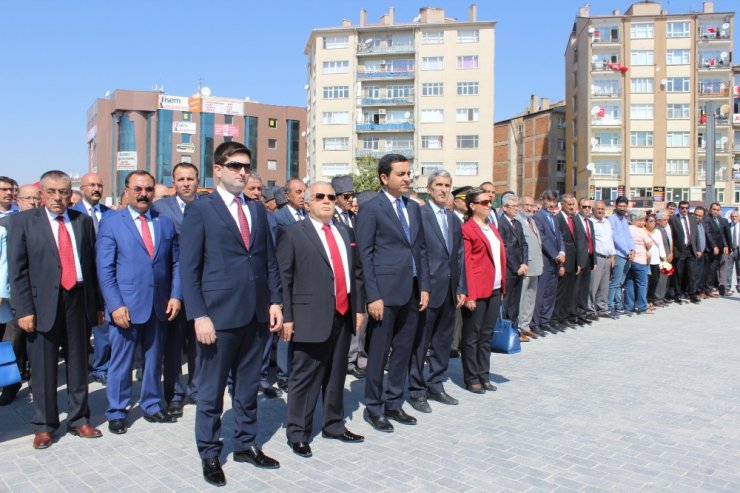 Zafer Bayramı kutlamalarında Gazi Mustafa Kemal’in heykeli açıldı