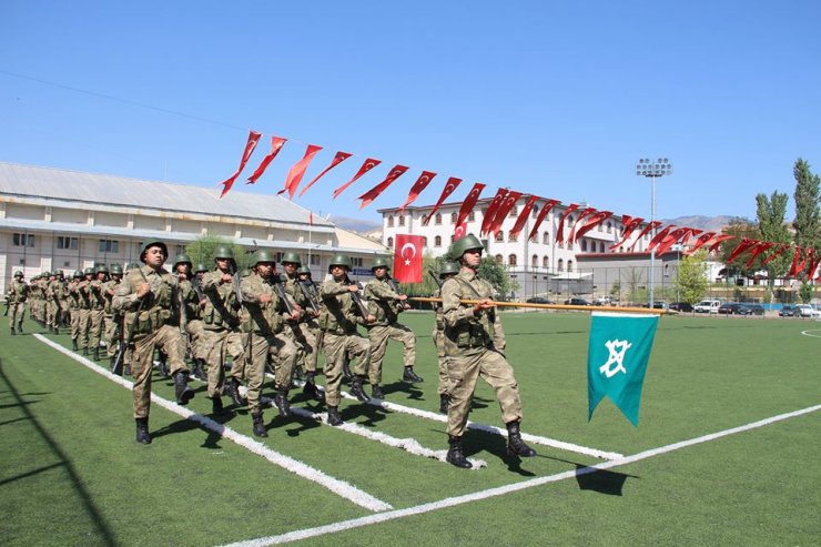 Oltu’da 30 Ağustos Zafer Bayramı protokolün katılımıyla kutlandı