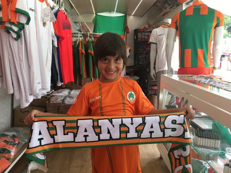 Aytemiz Alanyaspor’un yeni sezon formaları mobil mağazada