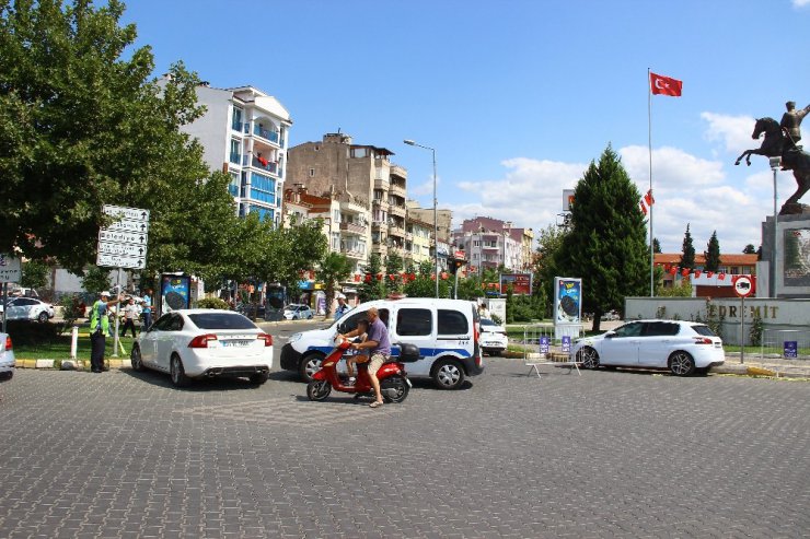 Araç yoğunluğuna barikatlı çözüm