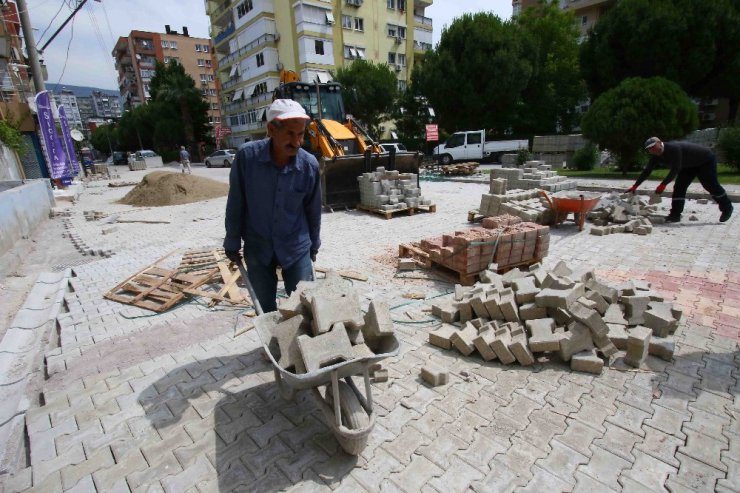 Bayraklı’da kilit parke seferberliği