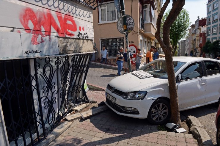 Fren yerine gaza bastı, kıl payıyla faciadan dönüldü