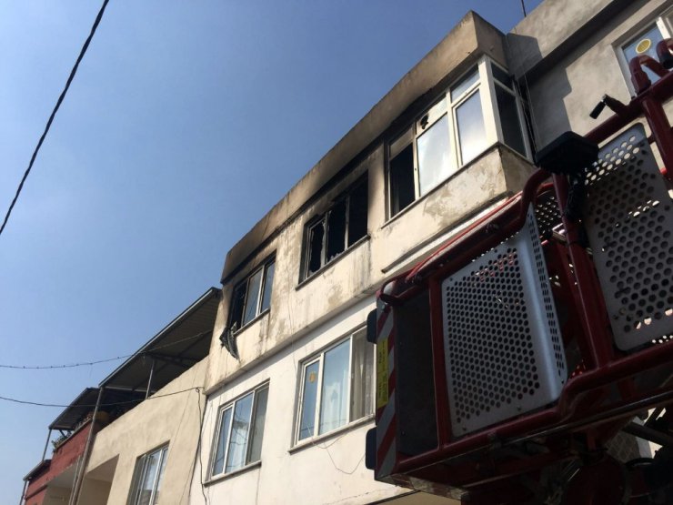 Bursa’da hırsızlar önce evi soydu sonra ateşe verdi