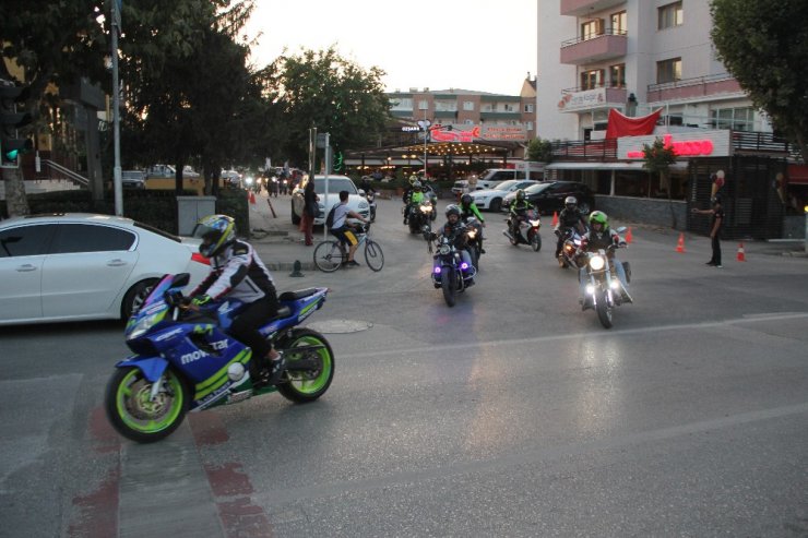 200 motorcu şehir turu atarak 30 Ağustos Zafer Bayramı’nı kutladı