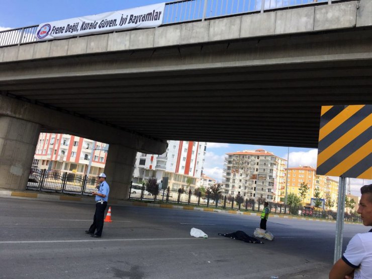 Kamyonetin çarptığı yaşlı kadın hayatını kaybetti