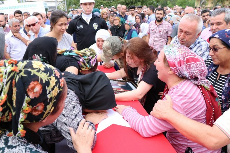 Şehit kızının feryadı yürek dağladı: "Baba, bırakma beni"