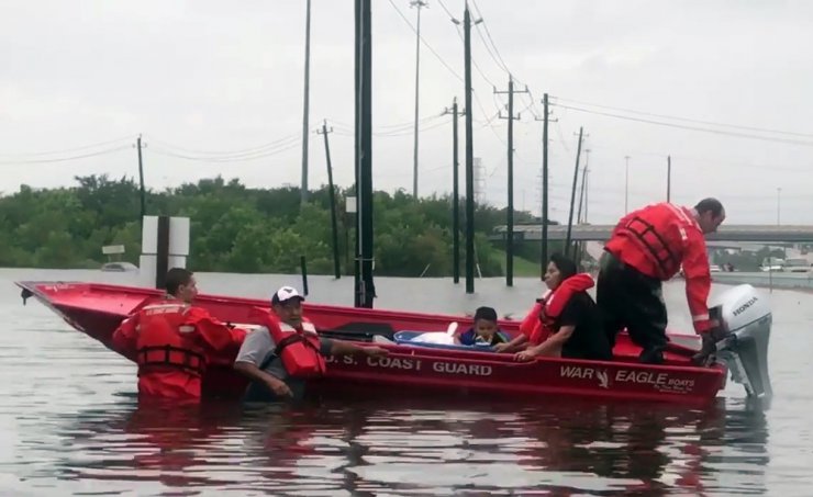 Houston’da sokağa çıkma yasağı ilan edildi