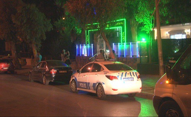 İzmir’de silahlı kavga: 1’i ağır 2 yaralı