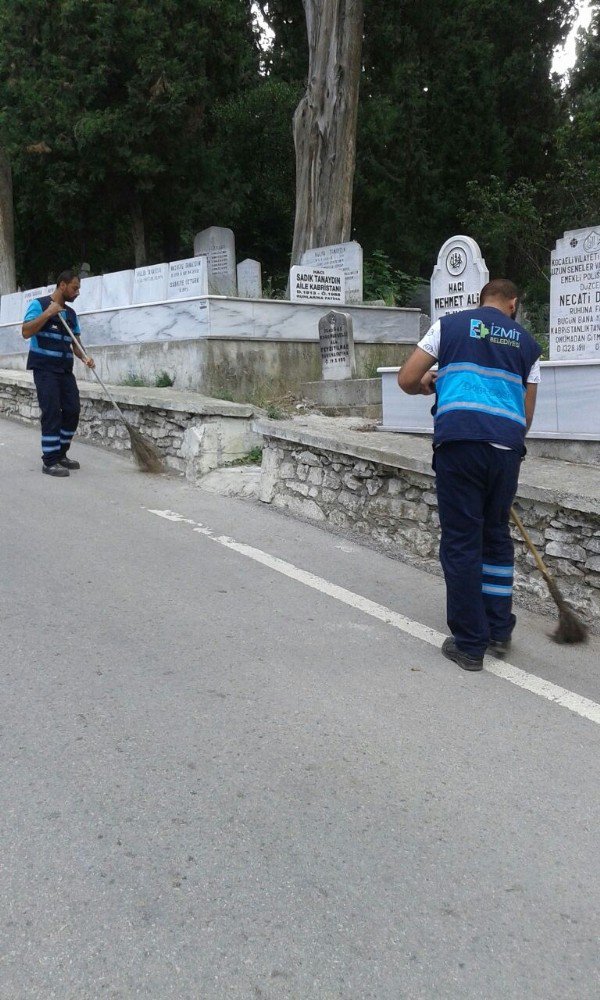 Mezarlık güzergahlarında temizlik çalışmaları başladı