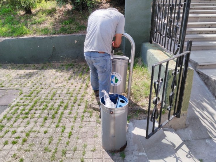 İzmit’in parkları bayrama hazırlandı