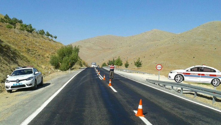 Jandarmadan maket araçlı trafik tedbiri