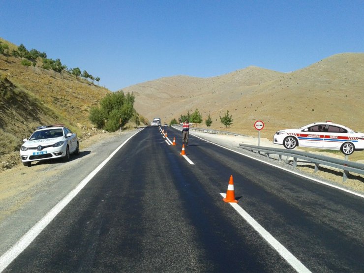 Jandarmadan maket araçlı trafik tedbiri