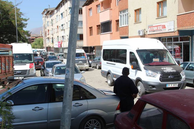 Bayram öncesi Oltu’da trafik yoğunluğu