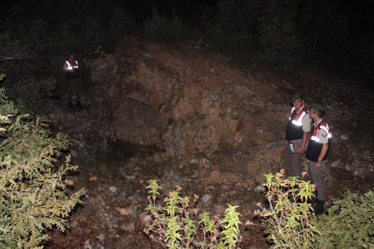 Eski maden ocağında bulunan dinamit lokumları imha edildi