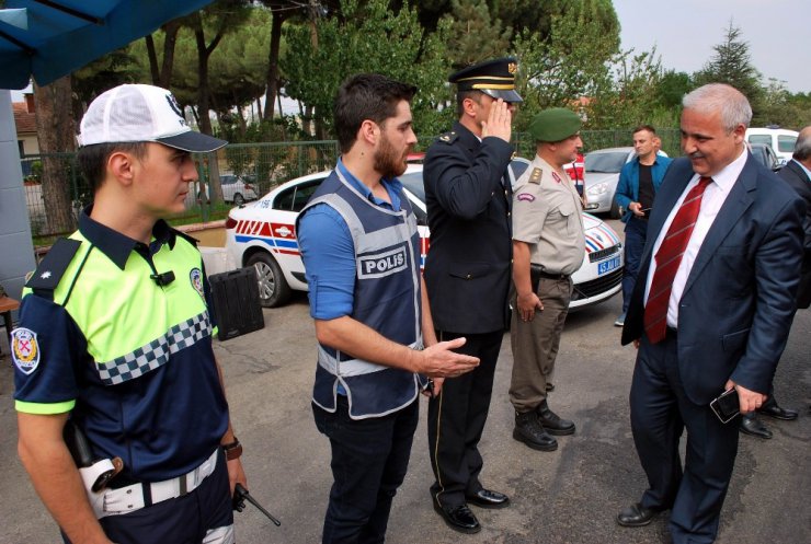 Vali Güvençer, trafik uygulama noktasını denetledi