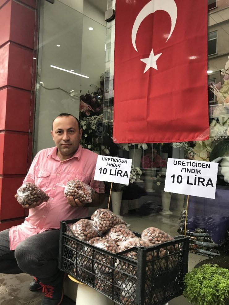 Fındık kaldırım kenarında 10 lira