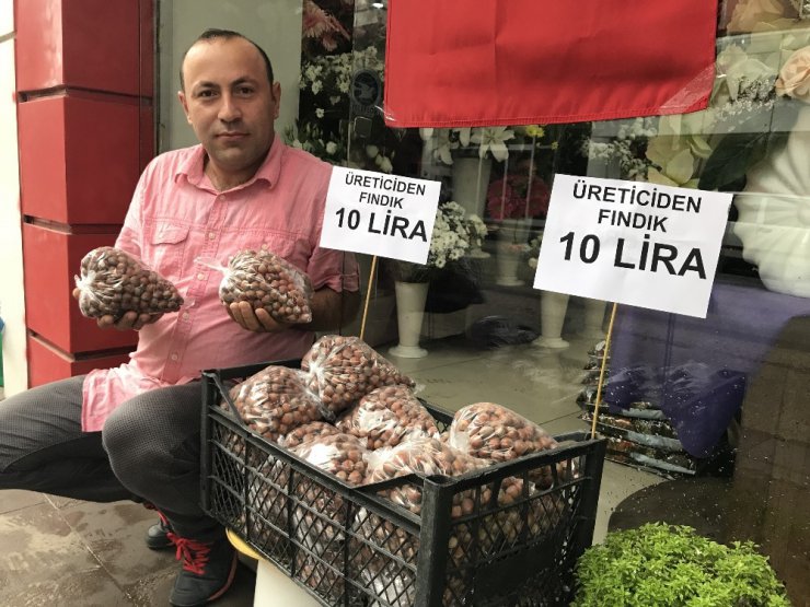 Fındık kaldırım kenarında 10 lira