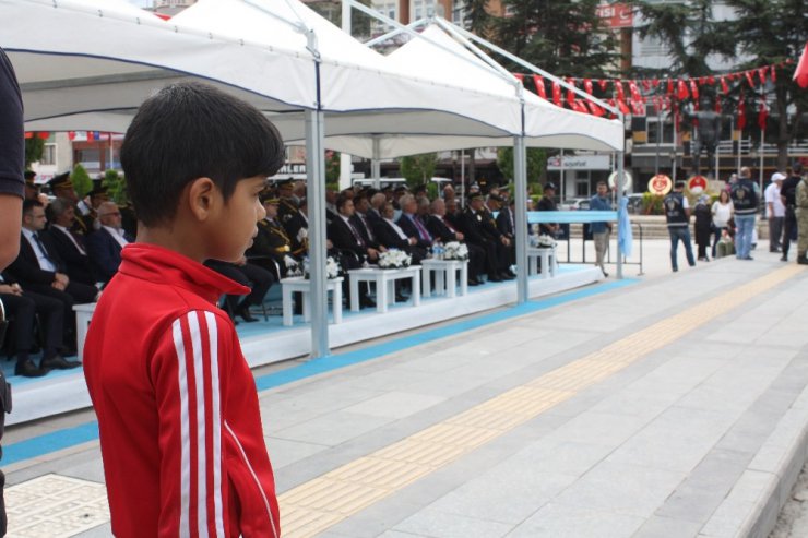 Suriyeli çocuğun 30 Ağustos Zafer Bayramı hassasiyeti