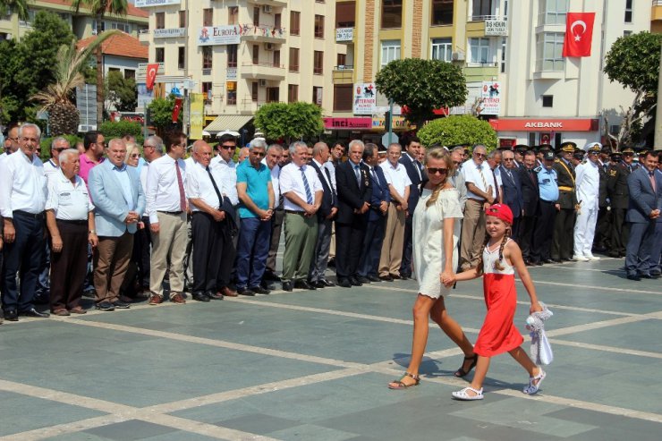 Zafer Bayramı kutlamalarında Ukraynalı ailenin Atatürk sevgisi