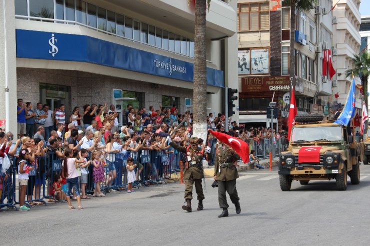 İskenderun’da 30 Ağustos askeri geçit töreniyle kutlandı