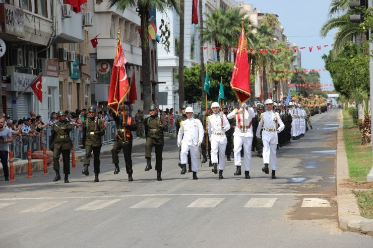 İskenderun’da 30 Ağustos askeri geçit töreniyle kutlandı