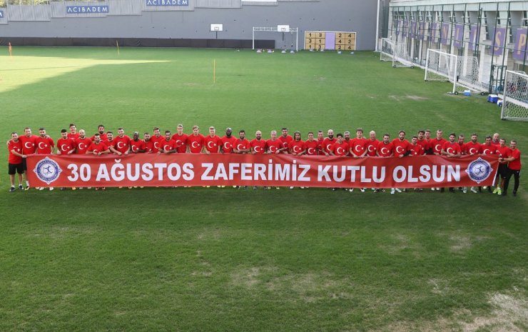 Osmanlıspor, “30 Ağustos Zafer Bayramı”nı kutladı