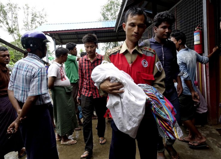 18 bin Rohingya Müslümanı Bangladeş’e geçti