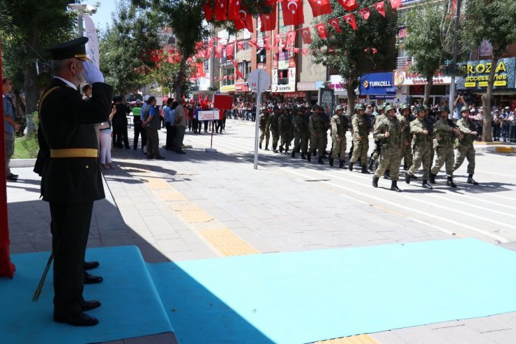 Van ve ilçelerinde 30 Ağustos Zafer Bayramı kutlamaları