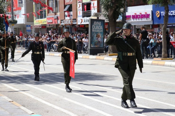 Van ve ilçelerinde 30 Ağustos Zafer Bayramı kutlamaları