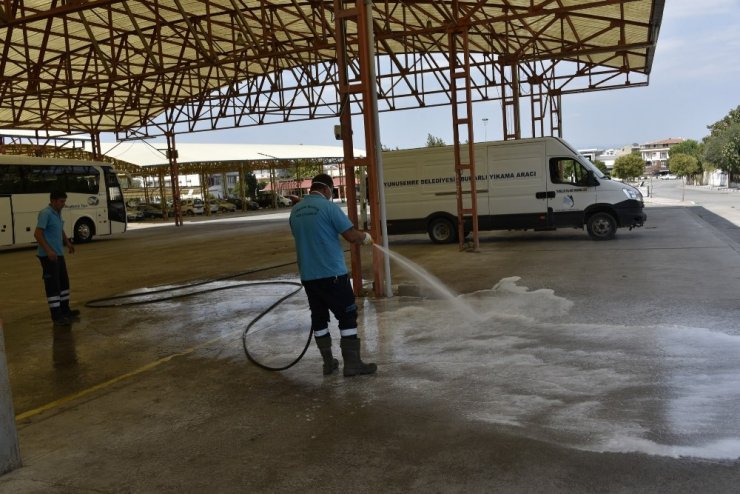 Yunusemre’de bayram temizliği sürüyor