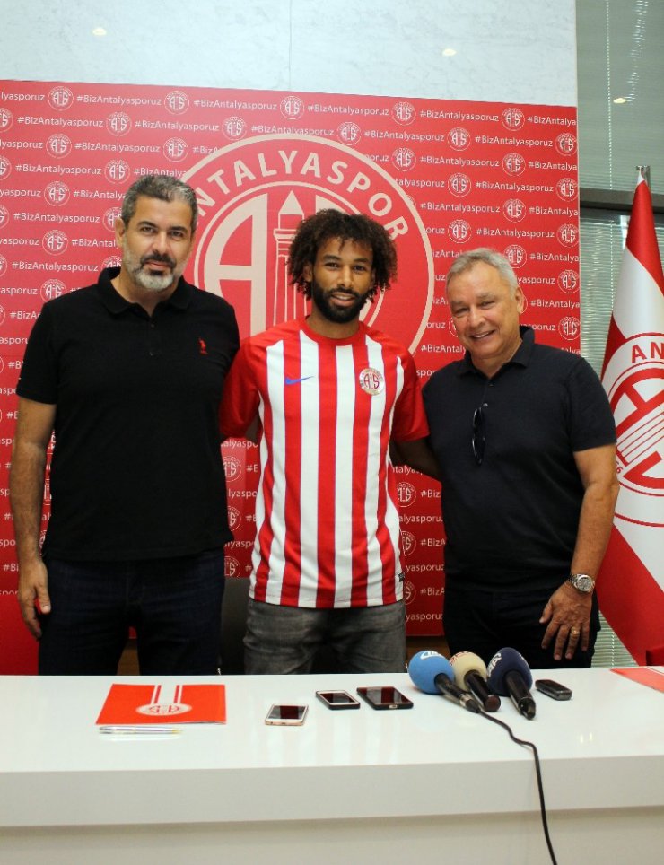 Antalyaspor’da Sangare 3 yıllık sözleşme imzaladı