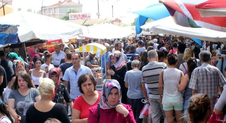 Pazarda adım atacak yer kalmadı