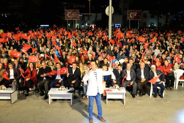 Bozüyük Zafer Bayramı coşkusunu Mithat Körler ile yaşadı