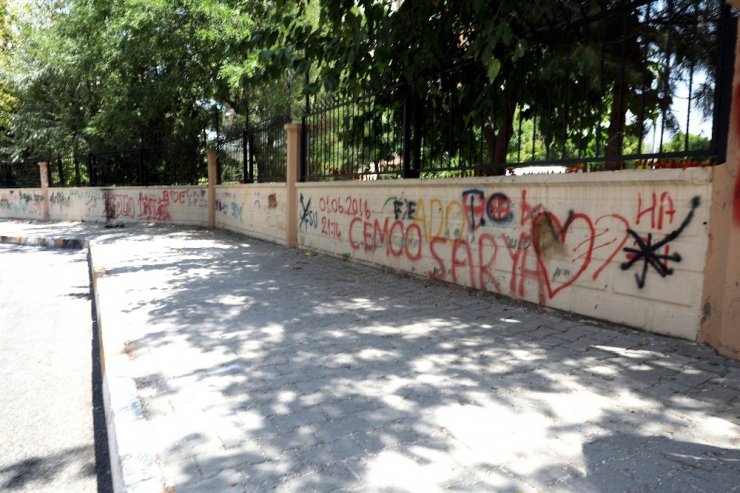 Diyarbakır Büyükşehir Belediyesi görüntü kirliliğini ortadan kaldırıyor