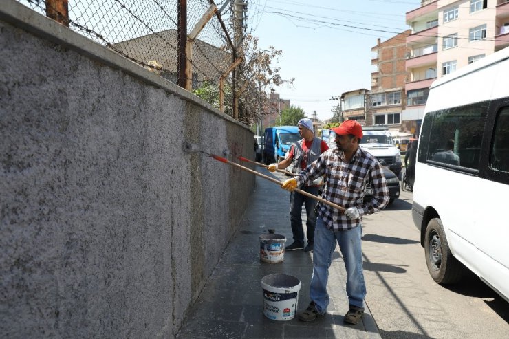 Diyarbakır Büyükşehir Belediyesi görüntü kirliliğini ortadan kaldırıyor