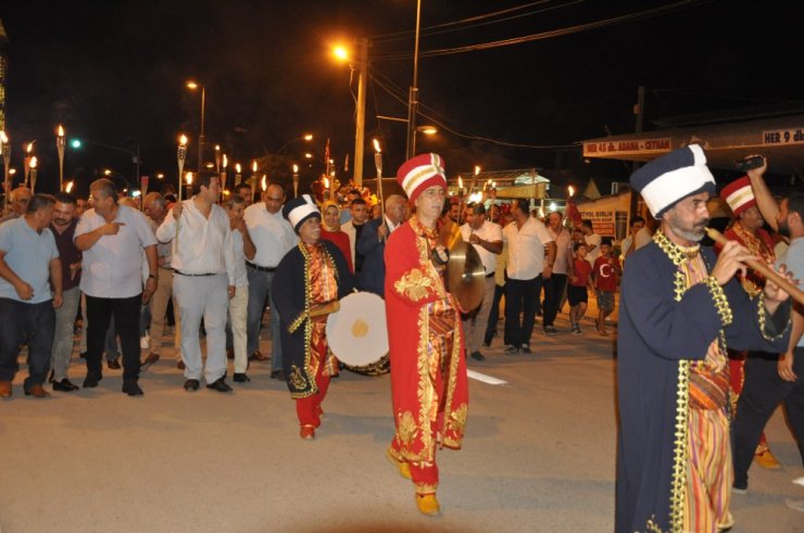 Dörtyol’da Zafer Bayramı için fener alayı yürüyüşü