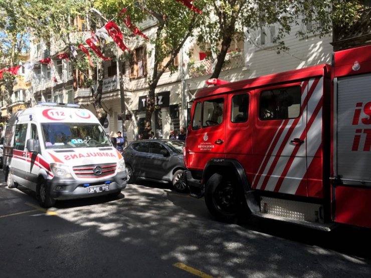 Bakırköy’de yangında mahsur kalan Fransızca öğretmeni ölümden döndü