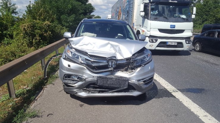 Kocaeli TEM’de trafik kazası: 4 yaralı