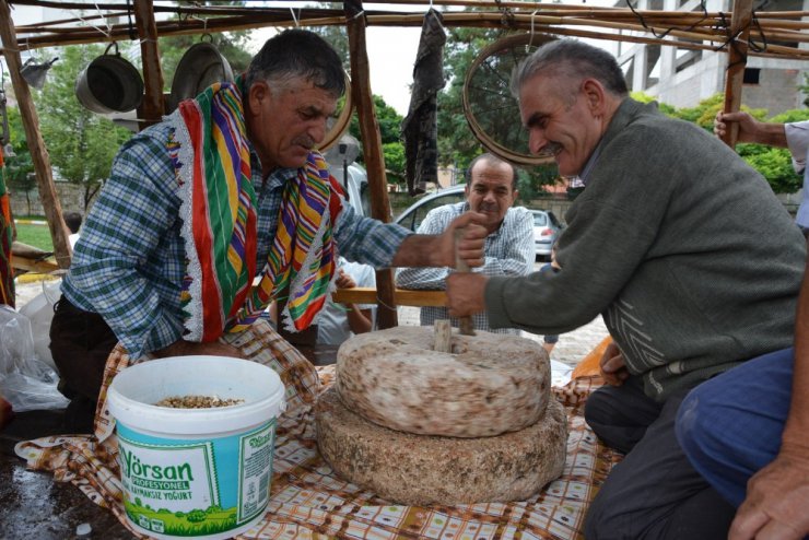 Yağmur altında yörük göçü