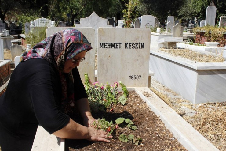 Mezarlıklarda bayram yoğunluğu