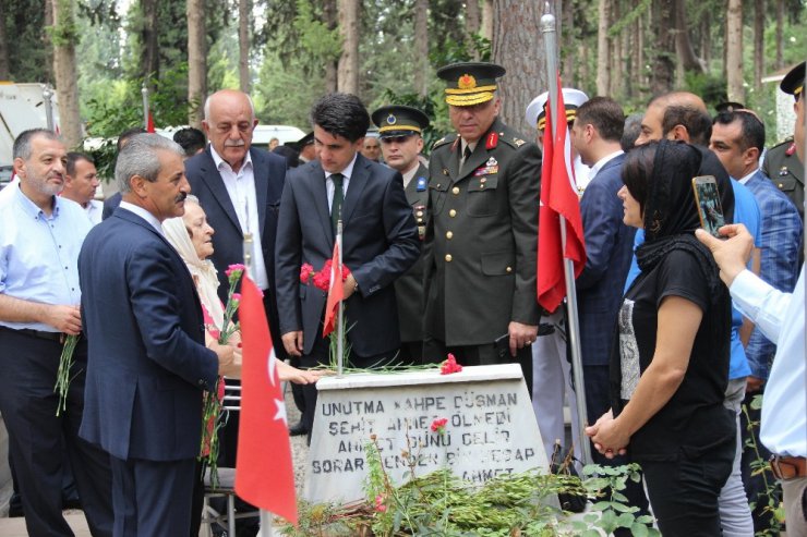 Arife gününde şehitler için dualar edildi